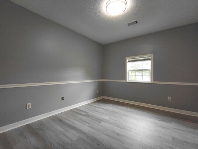 Building Photo - 208 Woodcarver Trail