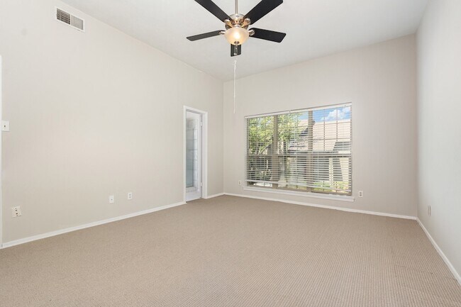 Building Photo - 10438 High Hollows Dr