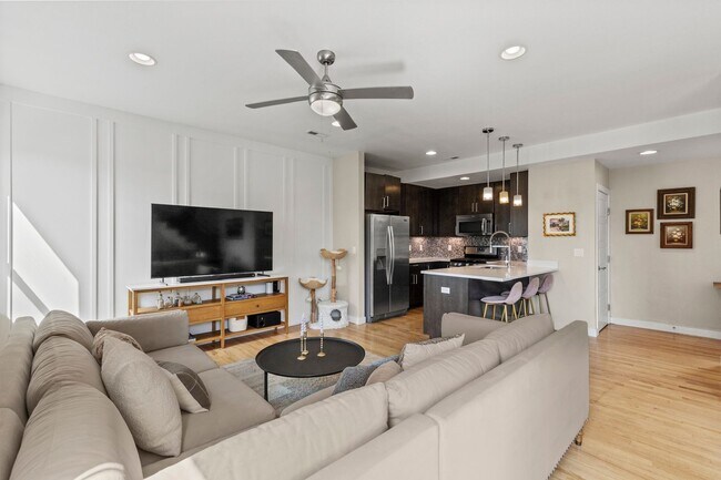 Building Photo - 3553 S Emerson St