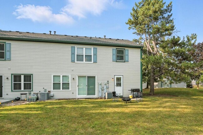 Building Photo - 2621 Wingate Ct