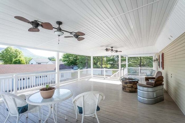 Building Photo - 3 Bedrooms House, Rockingham County