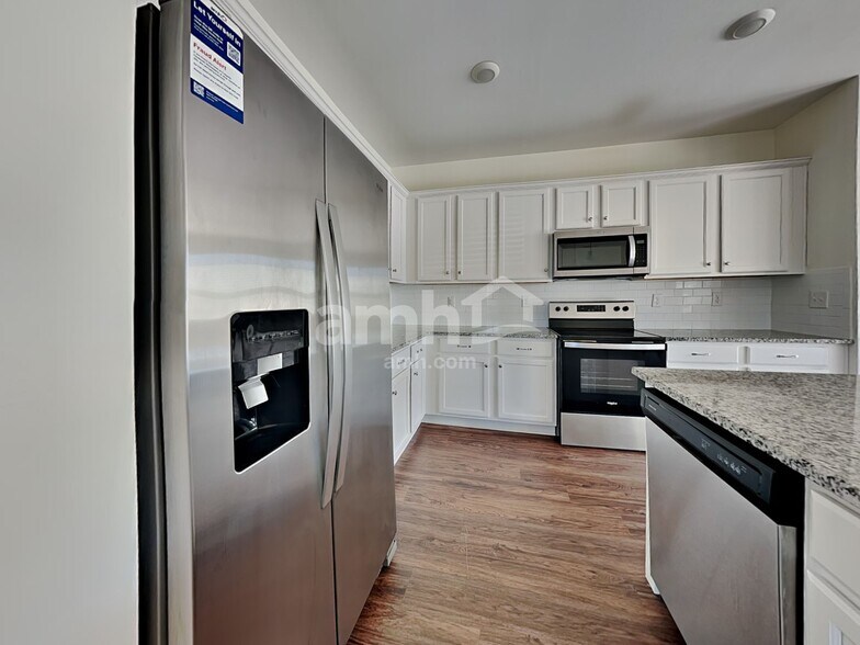 Building Photo - 2122 Laurel Vlg Cir