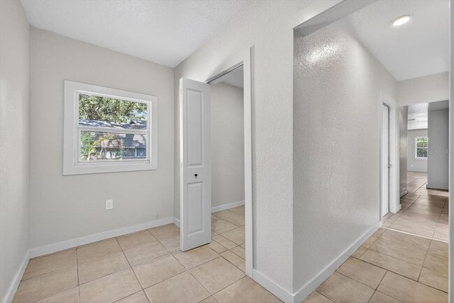 Building Photo - 773 W Harbor Dr S