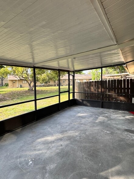 Building Photo - 725 Northlake Blvd
