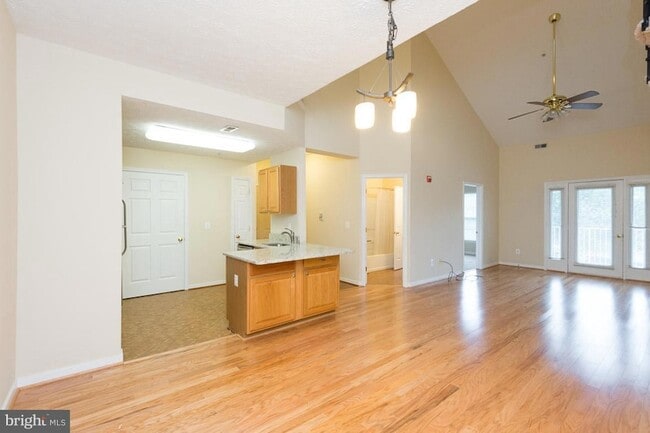 Building Photo - 2013 Warners Terrace S