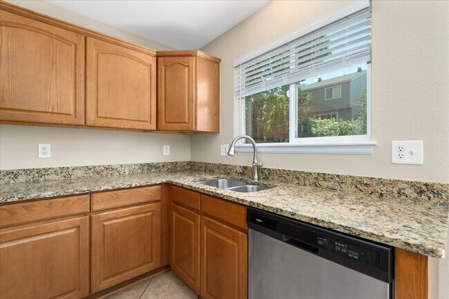 Building Photo - 9320 Cove Creek Dr