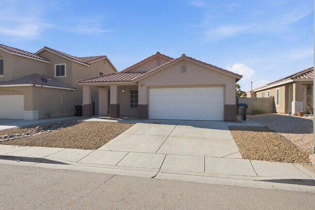 Building Photo - 641 Bent Grass Ave
