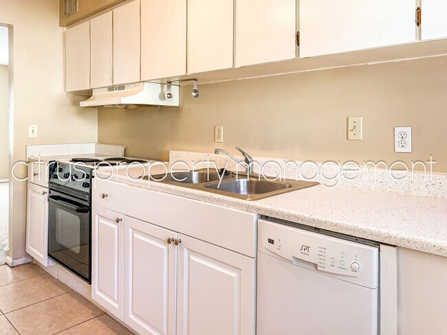 Building Photo - McLean Fairway 3036B