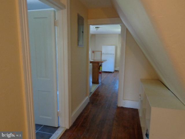 Building Photo - 25 Montrose Ave