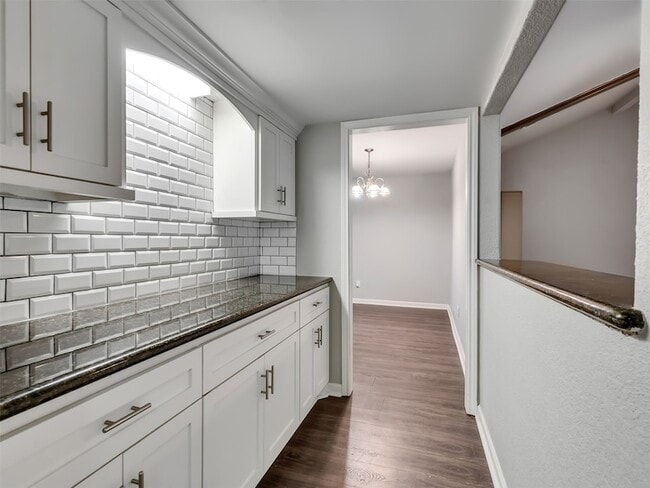 Building Photo - 2030 Lone Rock Dr
