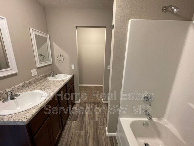 Building Photo - 491 Hudson Ave