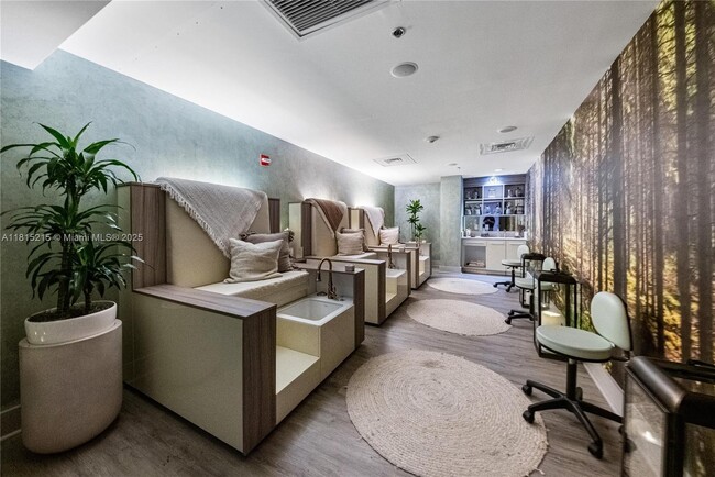 Building Photo - 1395 Brickell Ave