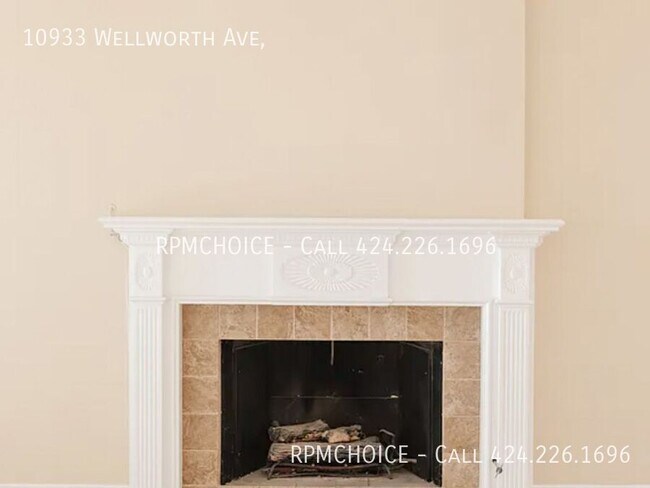 Building Photo - 10933 Wellworth Ave