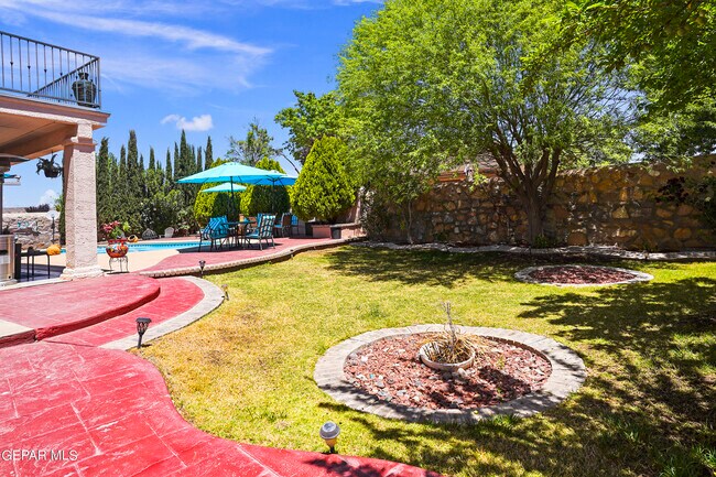 Building Photo - 1091 Los Moros Dr
