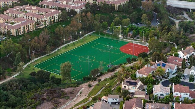 Building Photo - 58 Victoria