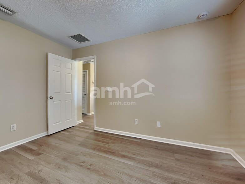 Building Photo - 11417 Johnson Creek Cir