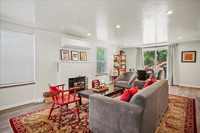 Building Photo - 272 W Carmel Valley Rd