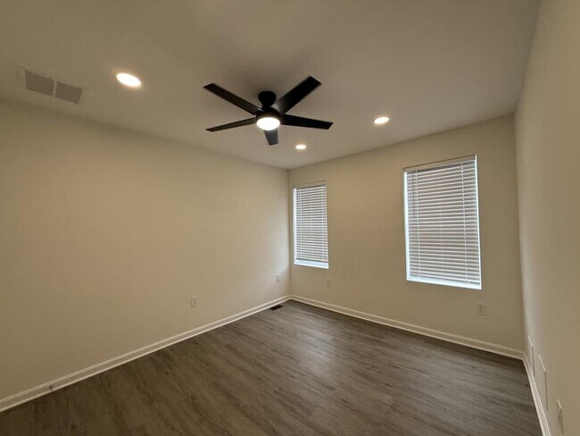 Building Photo - 5215 Ready Ave