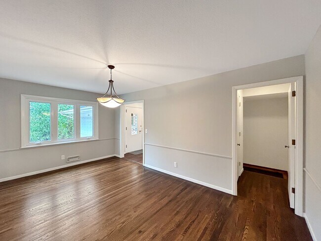 Building Photo - Stunning views. Serene atmosphere. Superb Edina. 3 Large Bedrooms + Office Space.