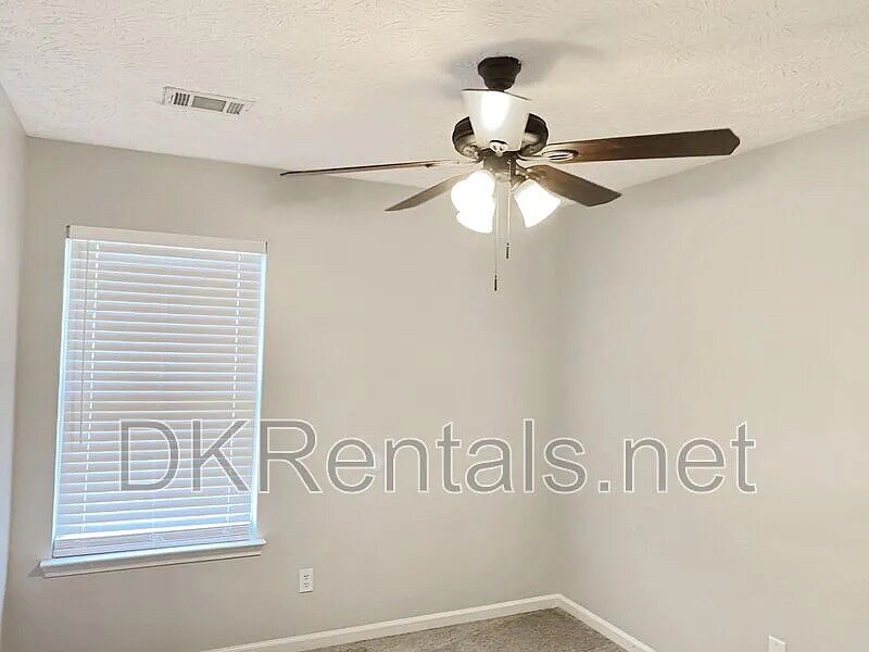 Building Photo - Room in Townhome on Stone Gate Way