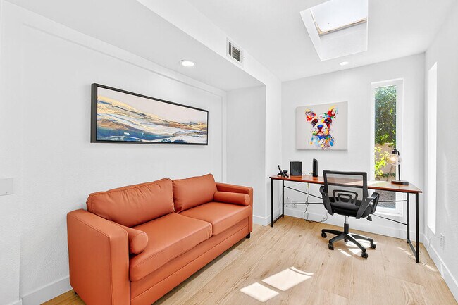 Building Photo - 352 Forest Hills Dr