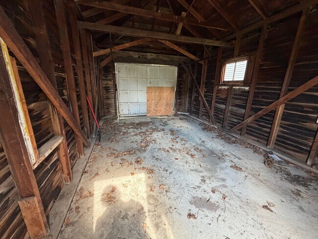 Building Photo - Charming 2 Bedroom Single-Family Home with Garage in Tomah