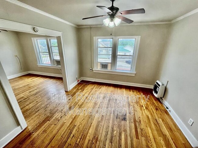 Building Photo - 804 E Main St