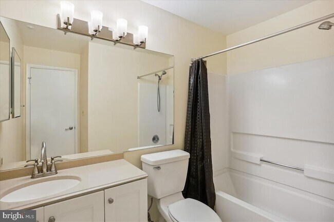 Building Photo - 18401 Guildberry Dr