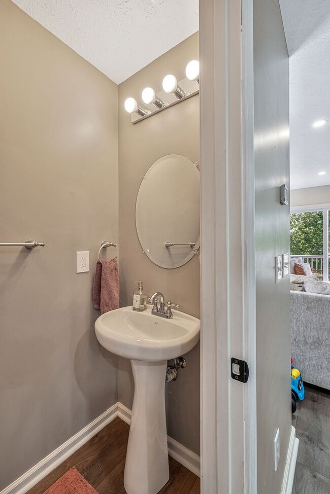 Building Photo - 412 Flintlock Ct