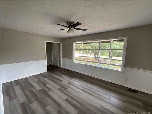 Building Photo - 1365 Greenock Ave