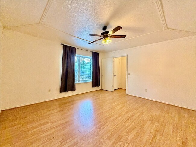 Building Photo - 1416 Sandy Creek Dr