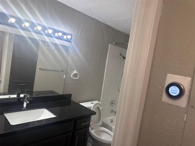 Building Photo - 7400 Bellerive Dr