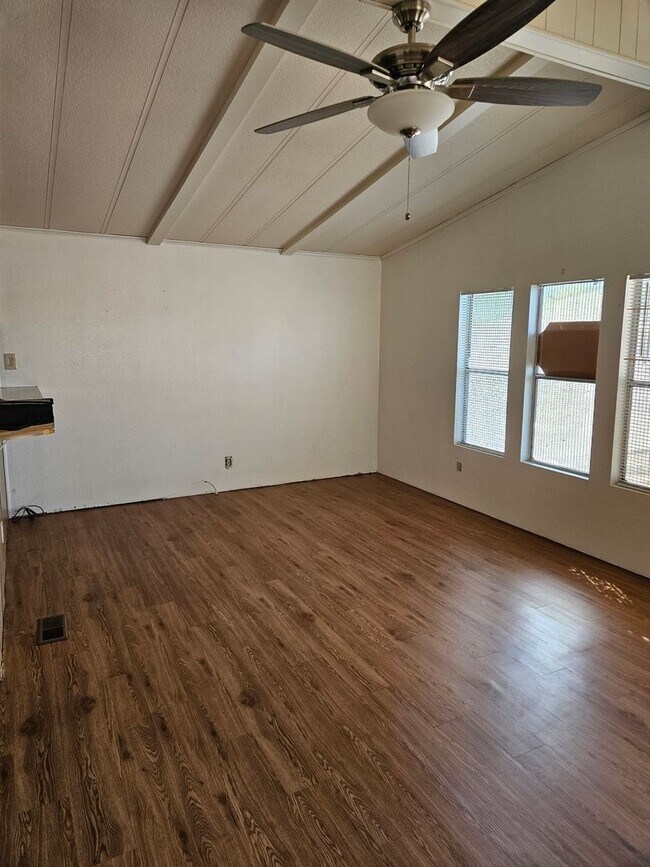 Building Photo - 2BED/2BATH MANUFACTURED HOME