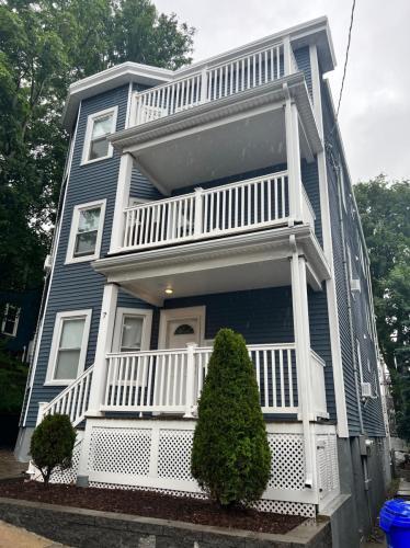 Primary Photo - 7 Downer Ave