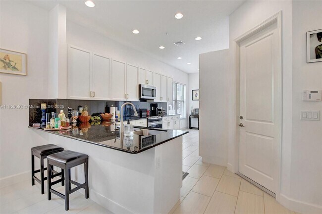 Building Photo - 6657 Quiet Wave Trl