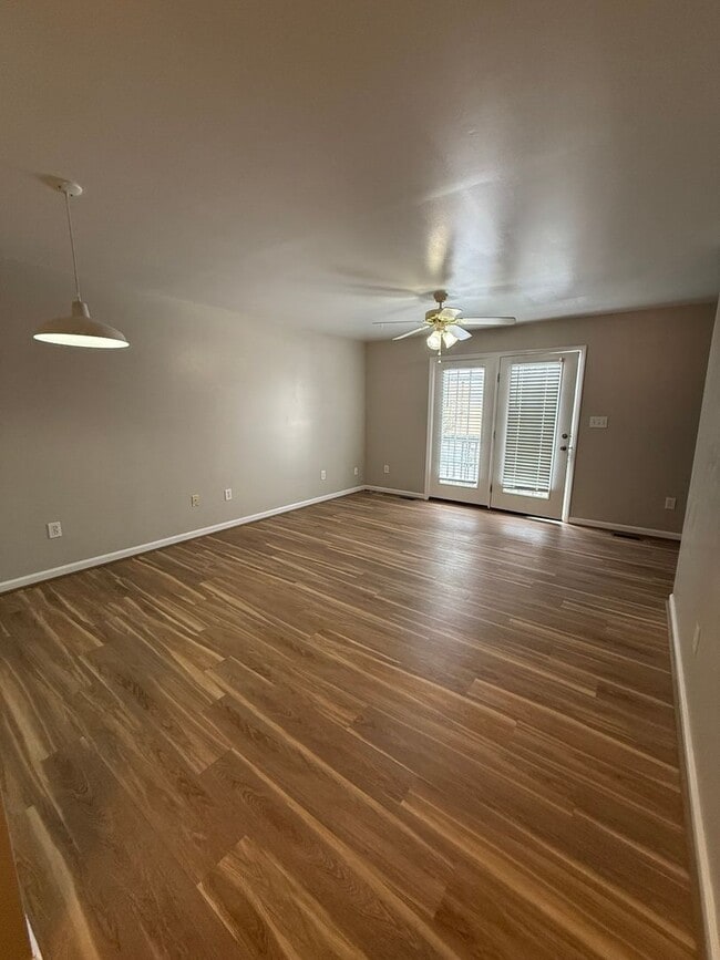 Building Photo - 2 Bedroom 1.5 Bath Townhome in Salem City