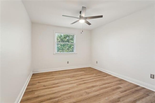 Building Photo - Beautiful Water Front Home