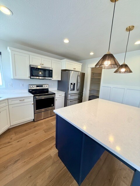 Building Photo - 353 N High Ridge Rd