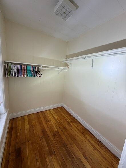 Walk-in Closet - 46 Ida St