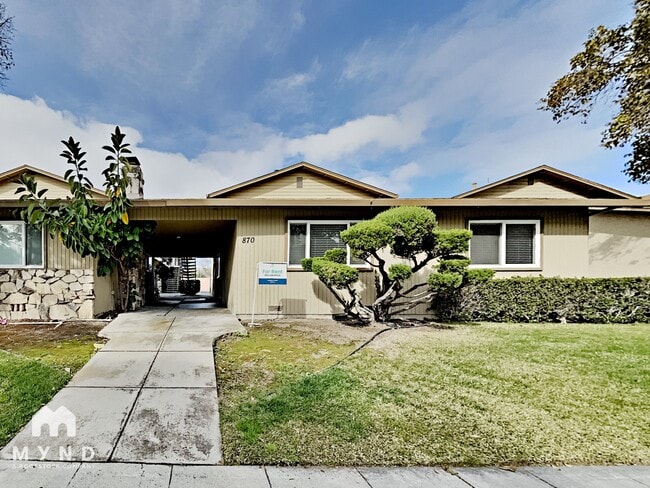 Building Photo - 870 Burbank Dr
