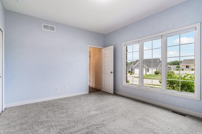 Building Photo - 625 Perolla Dr