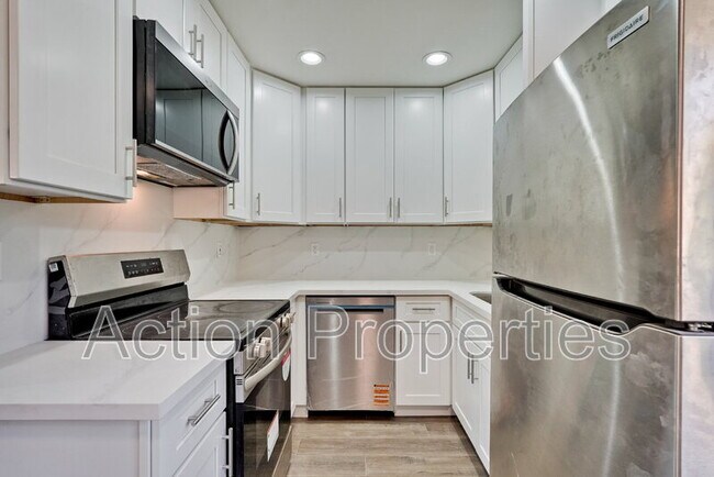 Building Photo - 685 Foxtail Dr