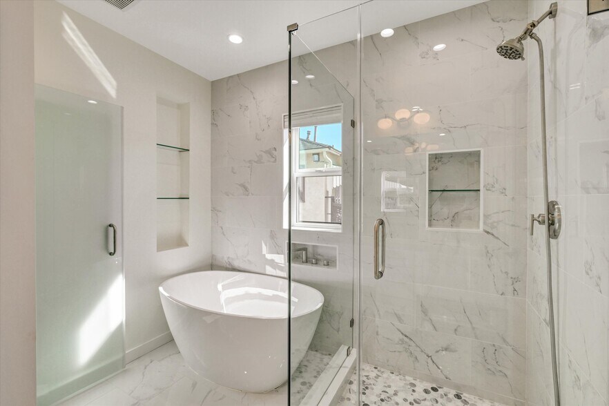 Building Photo - 5348 Thornburn St