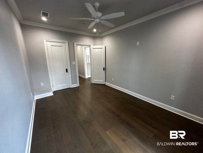 Building Photo - 120 W Laurel Ave