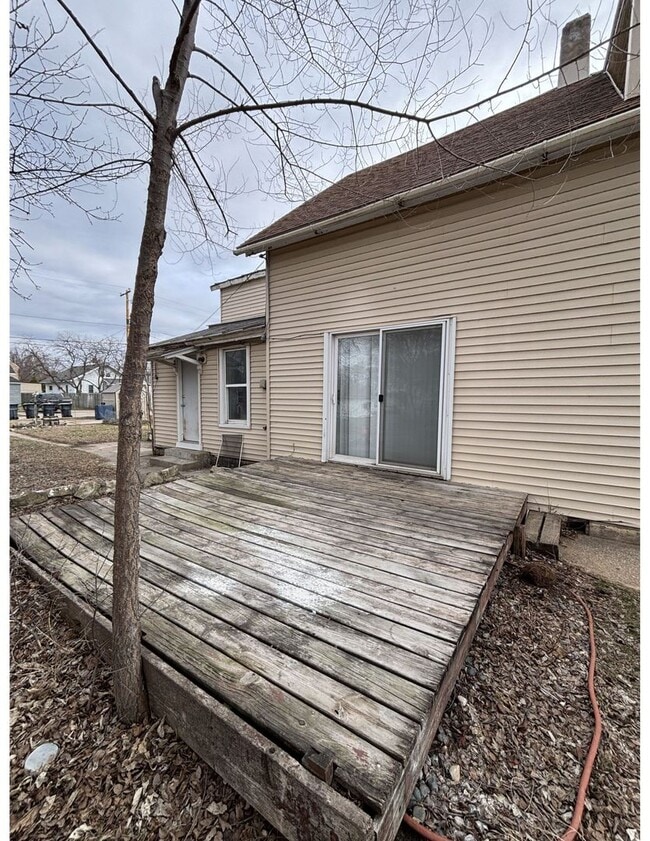 Building Photo - 1313-1315 Green Bay St