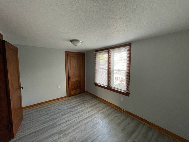 Building Photo - Two bedroom one bathroom home for rent