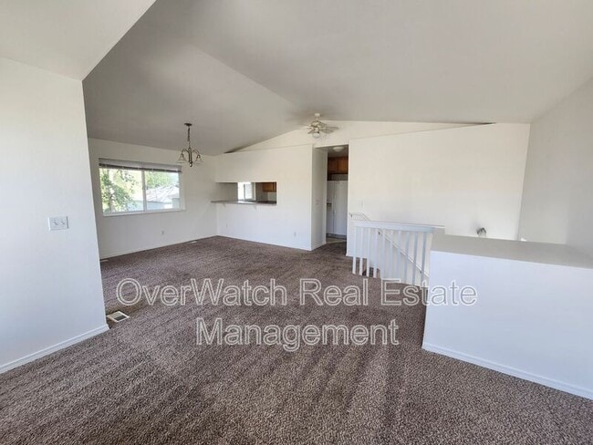Building Photo - 705 Pearl Dr