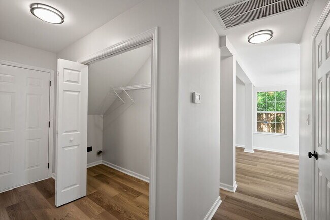 Building Photo - 142 Bremerton Dr SW