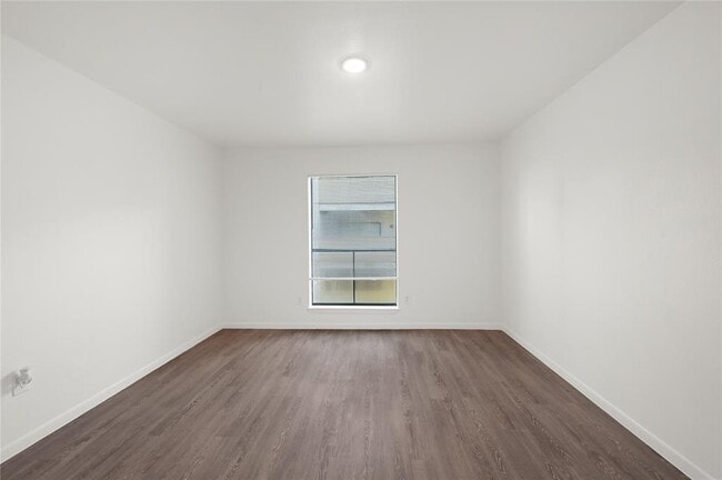 Building Photo - 8425 Hearth Dr