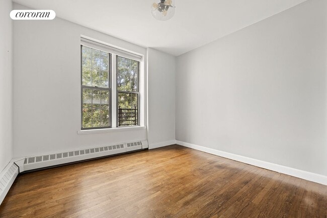 Building Photo - 497 6th Ave